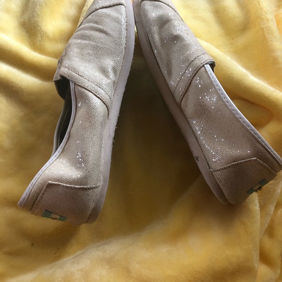 Cream/ gold shimmering Toms - Picture 2 of 3
